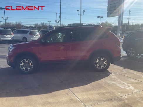 Used 2022 Honda Passport TrailSport image 2