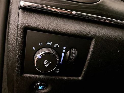 Used 2020 Jeep Grand Cherokee Limited AWD/4WD image 30