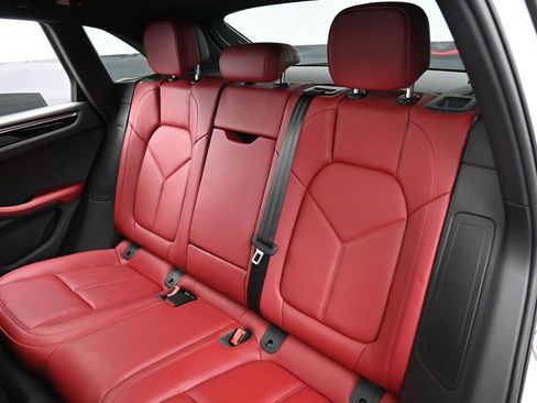 Certified 2025 Porsche Macan image 24