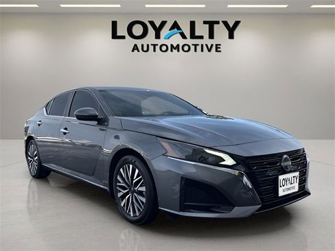 Used 2024 Nissan Altima 2.5 SV w/ SV Premium Package image 7