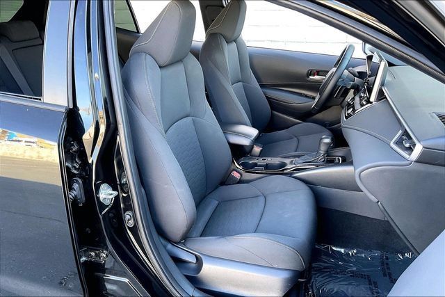 Used 2025 Toyota Corolla SE w/ SE Package FWD image 6