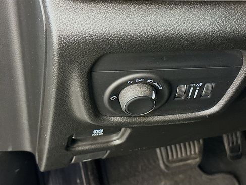 Used 2023 Jeep Grand Cherokee Altitude image 17