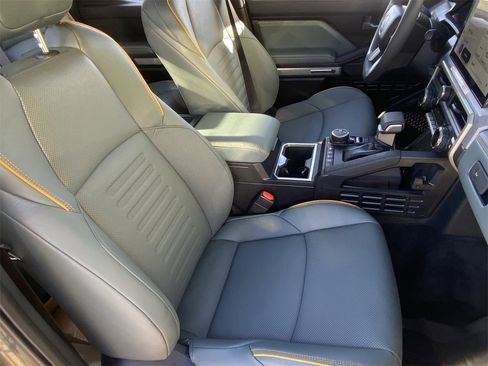 Used 2025 Toyota Tacoma TRD Sport image 11