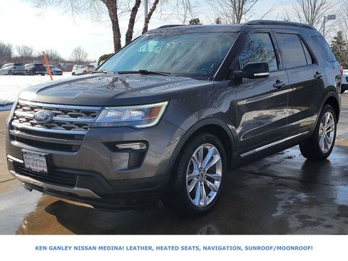Used 2018 Ford Explorer XLT w/ Equipment Group 202A image 7