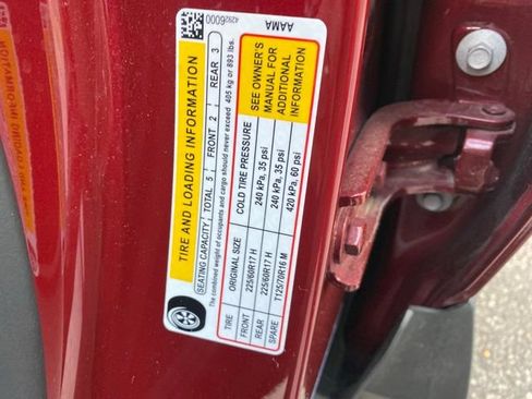 Used 2025 Chevrolet Trax LT FWD image 28