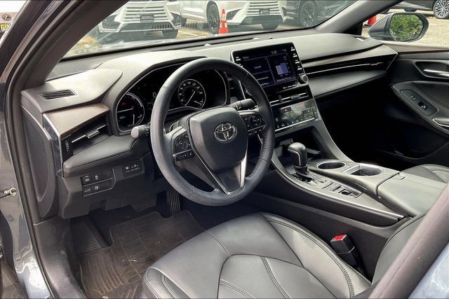 Used 2022 Toyota Avalon XLE FWD image 2