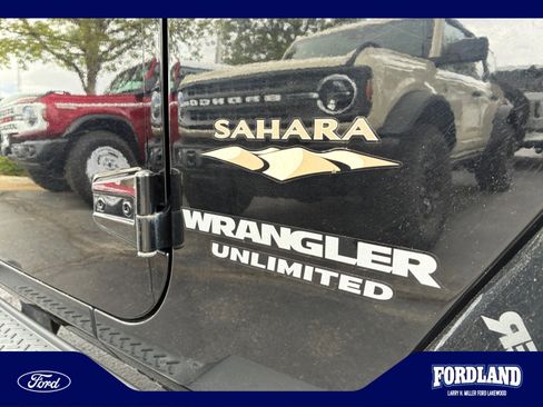 Used 2013 Jeep Wrangler Unlimited Sahara w/ Dual Top Group AWD/4WD image 23
