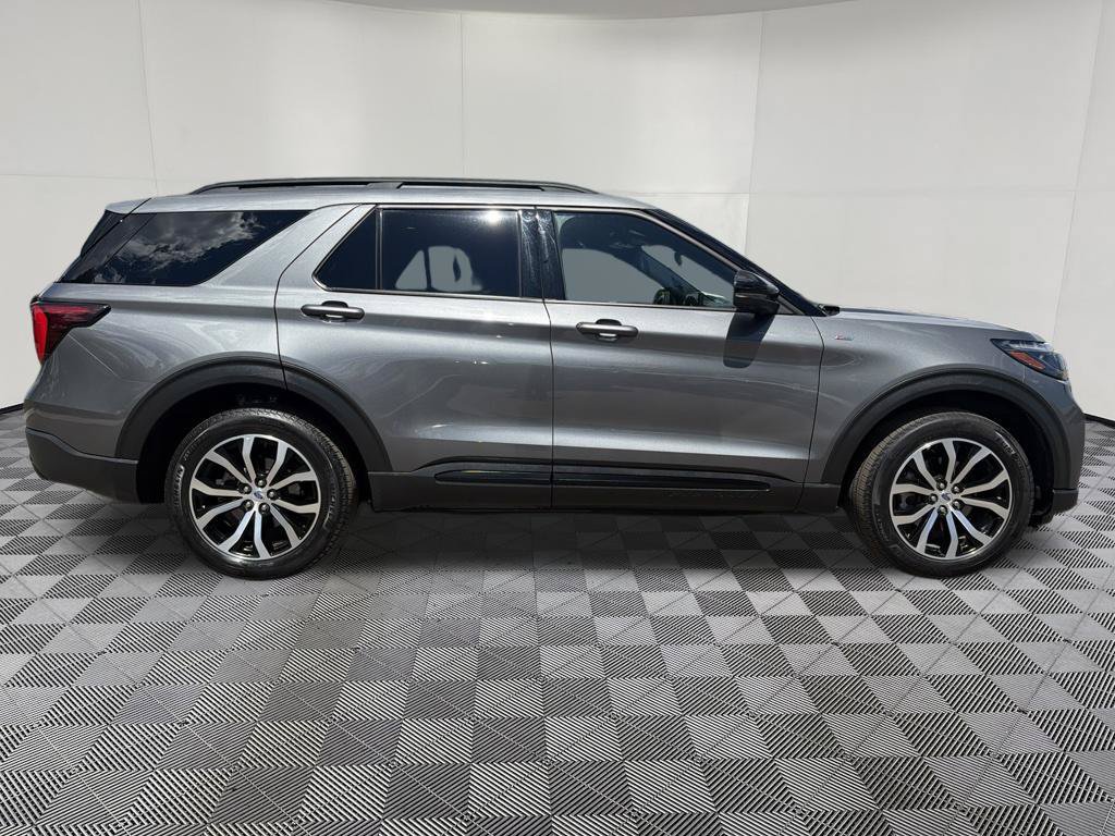 Used 2025 Ford Explorer ST-Line AWD/4WD image 9