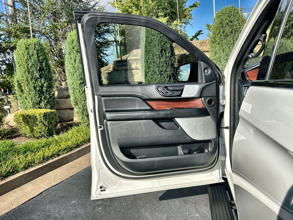 Used 2021 Lincoln Navigator L Reserve w/ Luxury Package AWD/4WD image 17