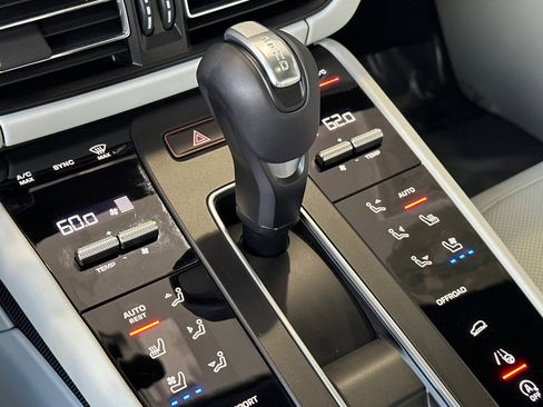 Certified 2025 Porsche Macan S image 22