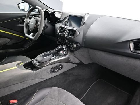 Used 2023 Aston Martin V8 Vantage Coupe RWD image 11