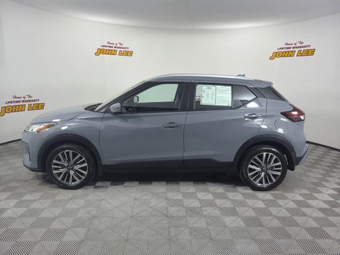 Used 2024 Nissan Kicks SV FWD image 2