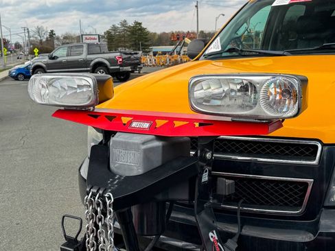 Used 2011 Chevrolet Suburban 2500 image 11