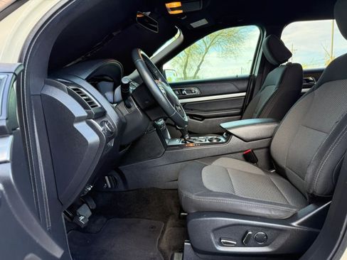 Used 2018 Ford Explorer XLT w/ Equipment Group 201A FWD image 40