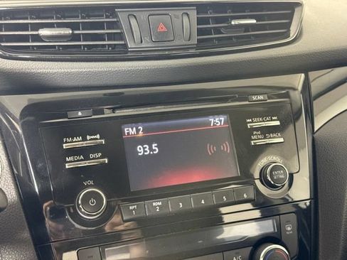 Used 2017 Nissan Rogue Sport SV AWD/4WD image 20