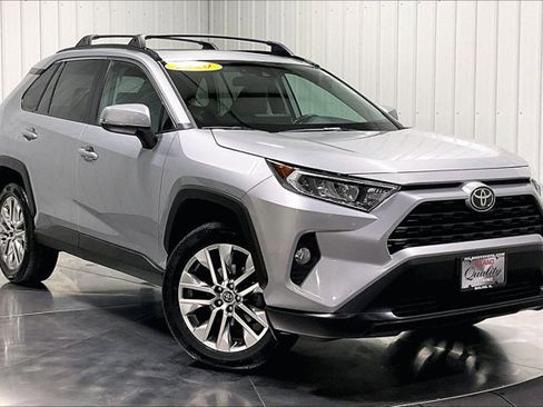 Used 2020 Toyota RAV4 XLE Premium AWD/4WD image 3