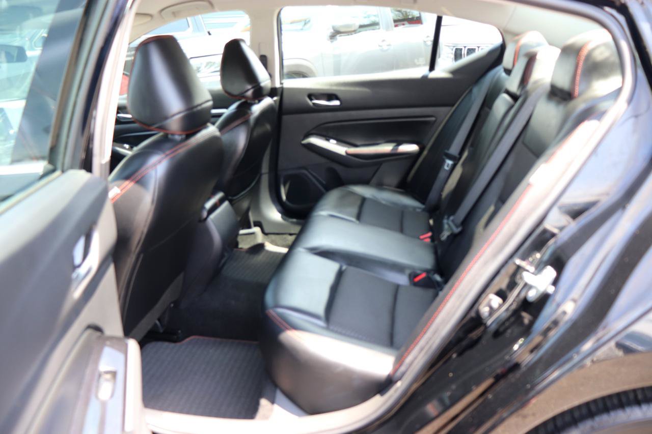 Used 2024 Nissan Altima 2.5 SR FWD image 12