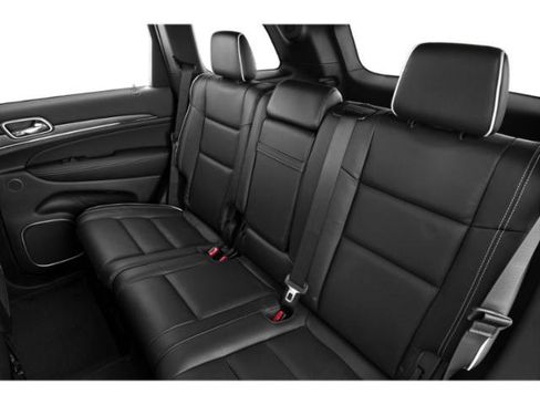 Used 2018 Jeep Grand Cherokee Overland w/ Jeep Active Safety Group image 17