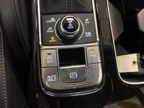 Used 2025 Kia Telluride S AWD/4WD image 18