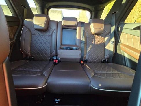 Used 2015 Mercedes-Benz ML 400 ML 400 AWD 4MATIC 4dr SUV image 13