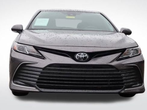 Used 2024 Toyota Camry LE image 3