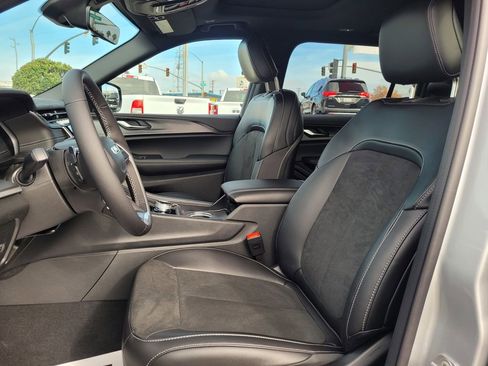 New 2025 Jeep Grand Cherokee L Altitude image 11