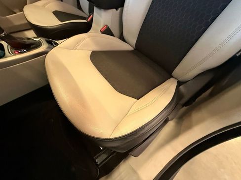 Used 2018 Jeep Compass Latitude w/ Popular Equipment Group FWD image 26