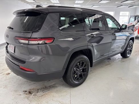 New 2025 Jeep Grand Cherokee L Altitude image 10