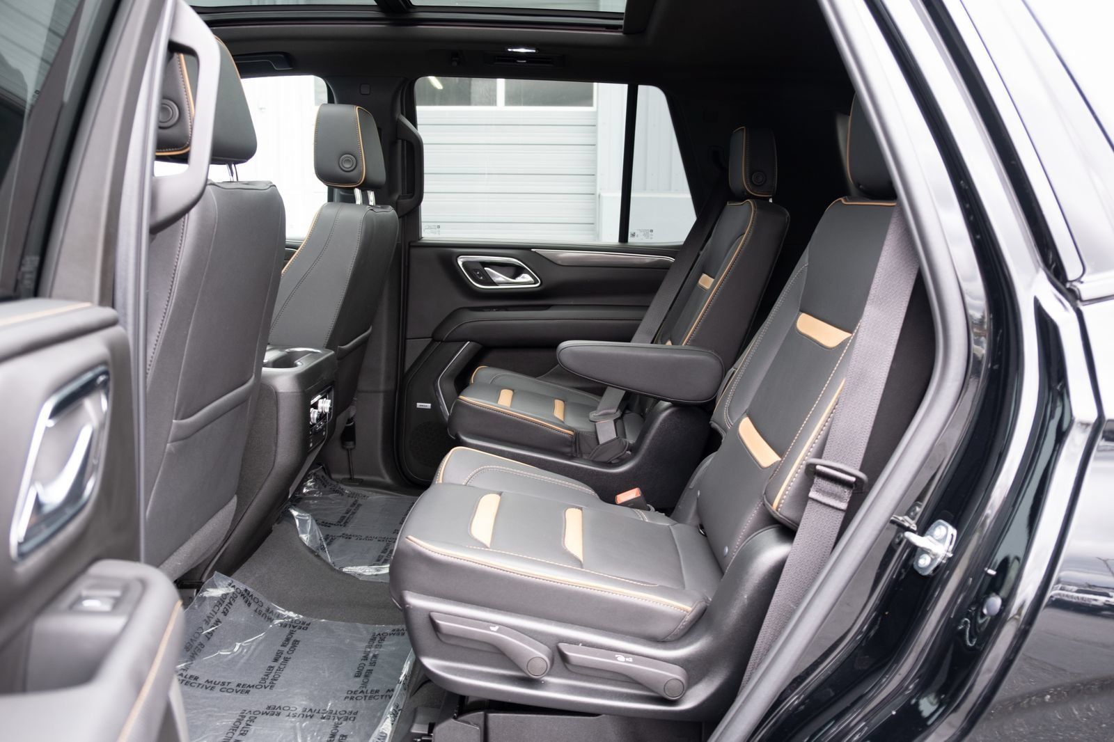 Used 2023 GMC Yukon AT4 w/ AT4 Premium Plus Package AWD/4WD image 16