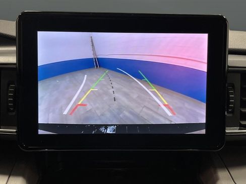 Used 2023 Ford Explorer XLT image 11