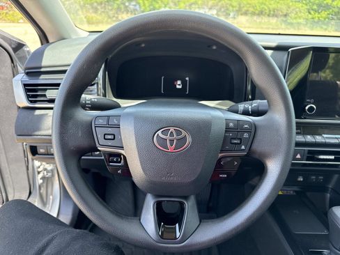 Used 2025 Toyota Camry LE w/ Convenience Package image 25