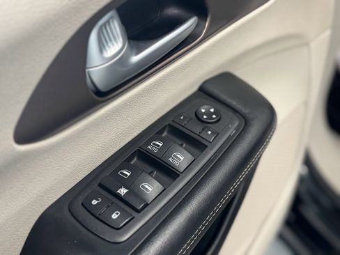 Used 2024 Chrysler Voyager LX FWD image 16