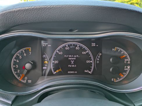 Used 2019 Jeep Grand Cherokee Laredo image 25