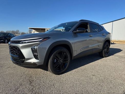 New 2026 Chevrolet Trax ACTIV w/ Sunroof Package image 2