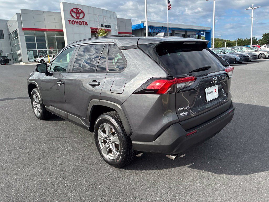 Used 2025 Toyota RAV4 LE AWD/4WD image 11