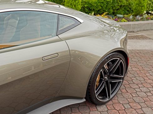 Used 2025 Aston Martin V8 Vantage Coupe image 35