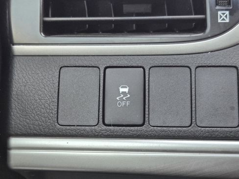 Used 2012 Toyota Camry SE FWD image 19