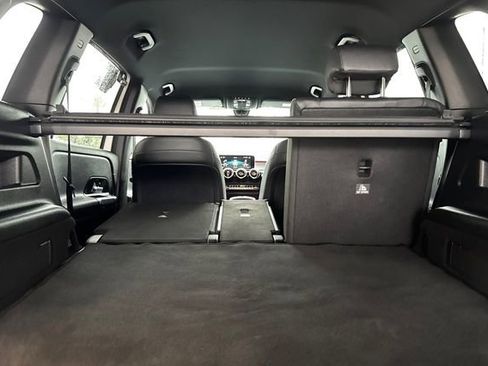 Used 2021 Mercedes-Benz GLB 250 w/ Premium Package image 18