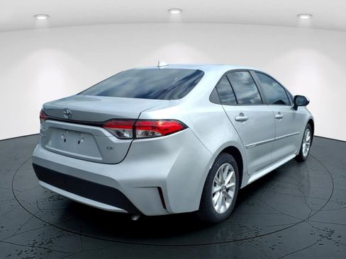 Used 2022 Toyota Corolla LE w/ LE Convenience Package FWD image 3