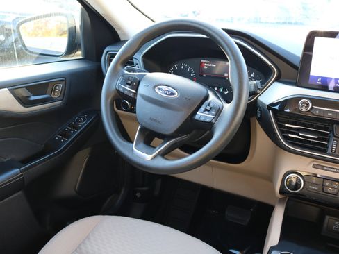 Used 2022 Ford Escape SE image 21