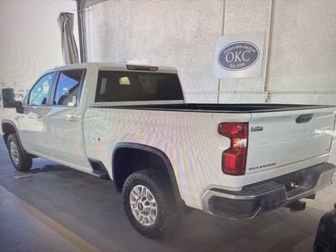 Used 2022 Chevrolet Silverado 2500 LT w/ Convenience Package AWD/4WD image 3