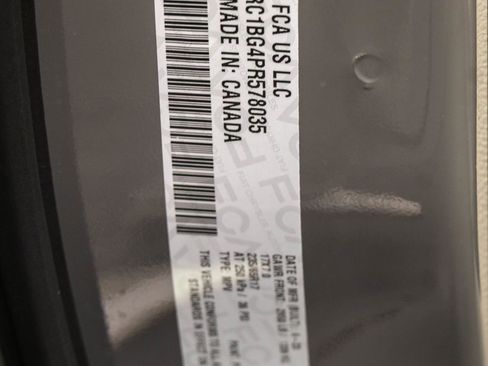Used 2023 Chrysler Pacifica Touring-L FWD image 43