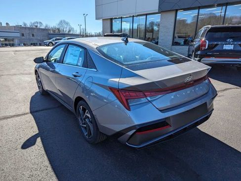 Used 2024 Hyundai Elantra SEL w/ Convenience Package FWD image 5