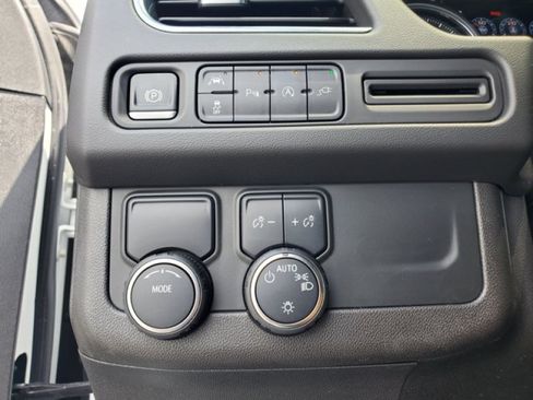 Used 2021 Chevrolet Tahoe Premier RWD image 16