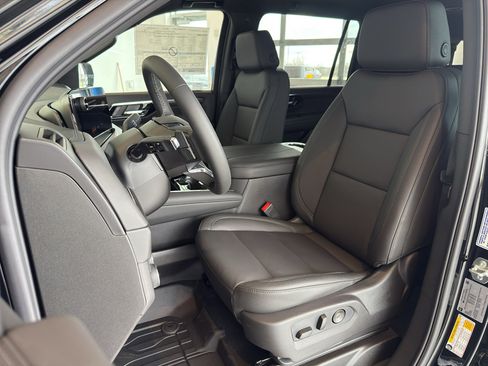 New 2026 Chevrolet Suburban LT image 10