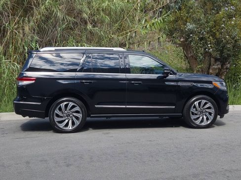 Used 2023 Lincoln Navigator Reserve image 5