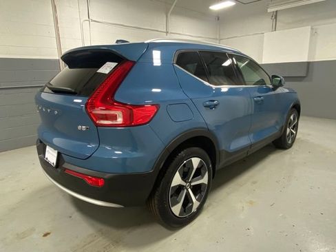 Certified 2025 Volvo XC40 B5 Plus AWD/4WD image 3
