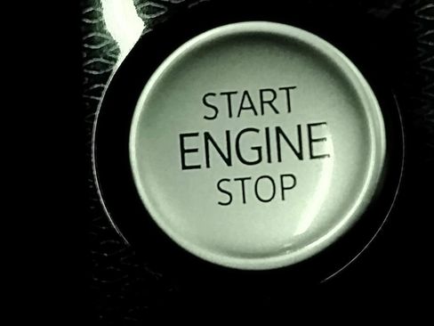 New 2025 Volkswagen Taos SEL image 33