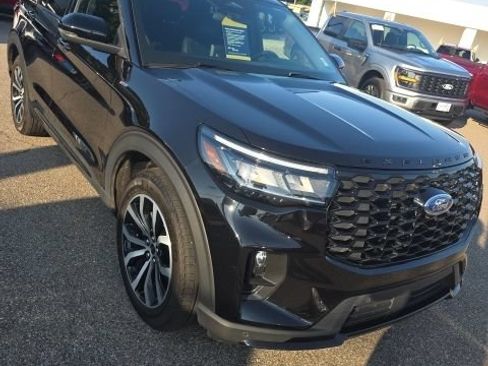 Certified 2025 Ford Explorer ST-Line RWD image 2
