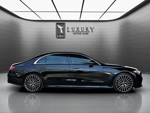 Used 2022 Mercedes-Benz S 500 4MATIC w/ AMG Line Package image 9